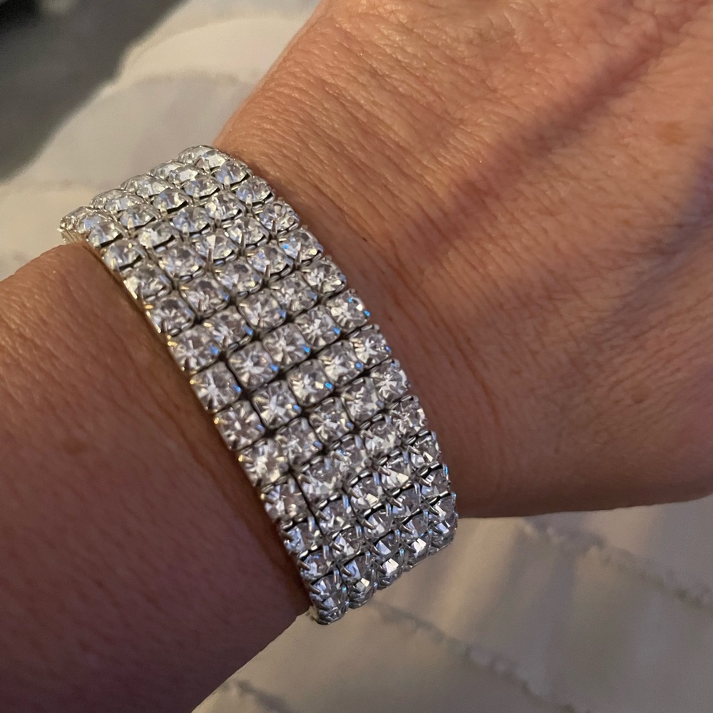 Rhinestone stretch bracelet